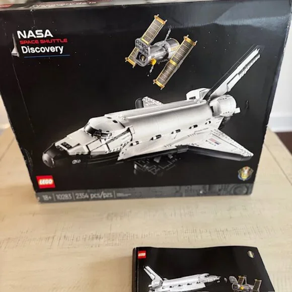 LEGO 10283 NASA Space Shuttle Discovery • Assembled • Box & Manual